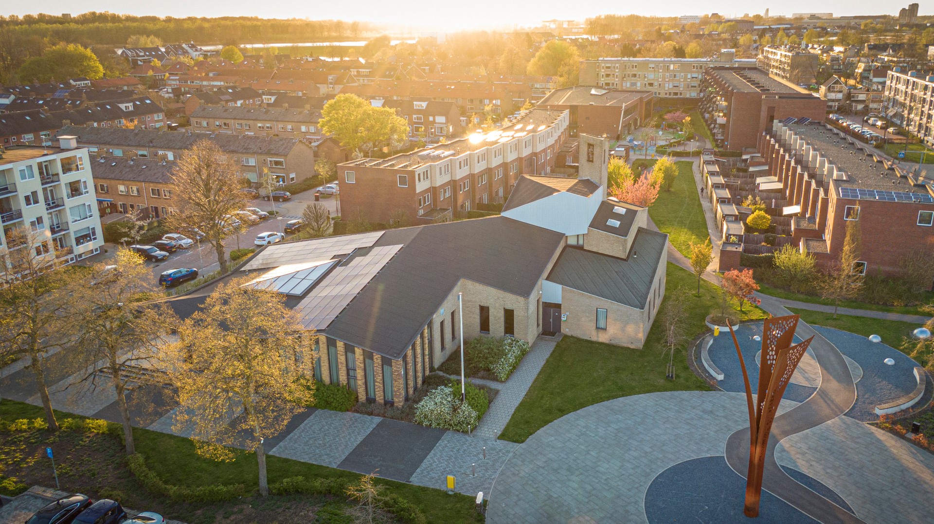 Een openbaar gebouw ontworpen door Bongers Architecten een kerk