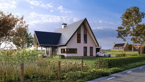 Vrijstaande moderne woning met hoge kap en lichte gevel, gelegen in een groen en landelijk landschap.