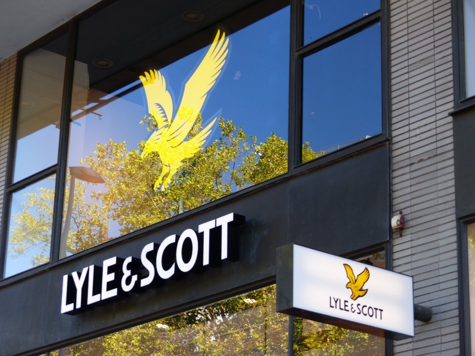 Retail signing Lyle en Scott
