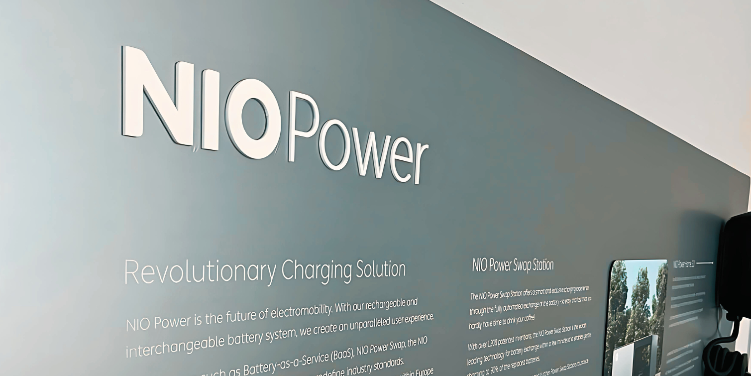 Powerpaneel power panel nio power nio hub keulen drds   wandpaneel hagenaar reclame